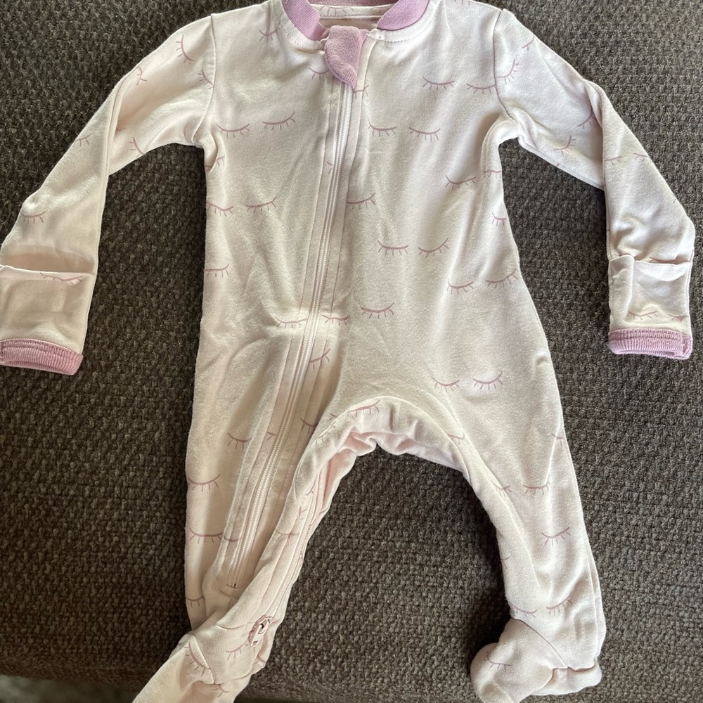 Zippy Jamz Newborn Footed Onesie with Eyelash Print 2 Zippers 💜🤍 EUC